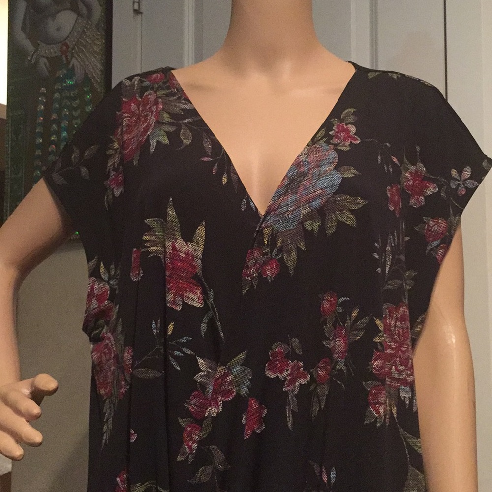 NWT Simply Emma printed wrap top - Picture 5 of 7